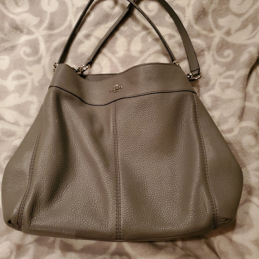 Coach pebble  purse. Excellent condition.